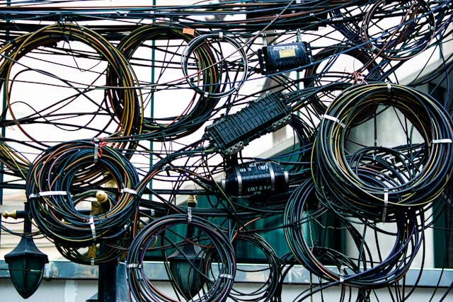 Internet-Anschlussdose und Glasfaserkabel